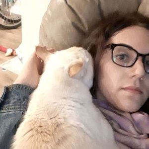 Meet your Posher, Claudia